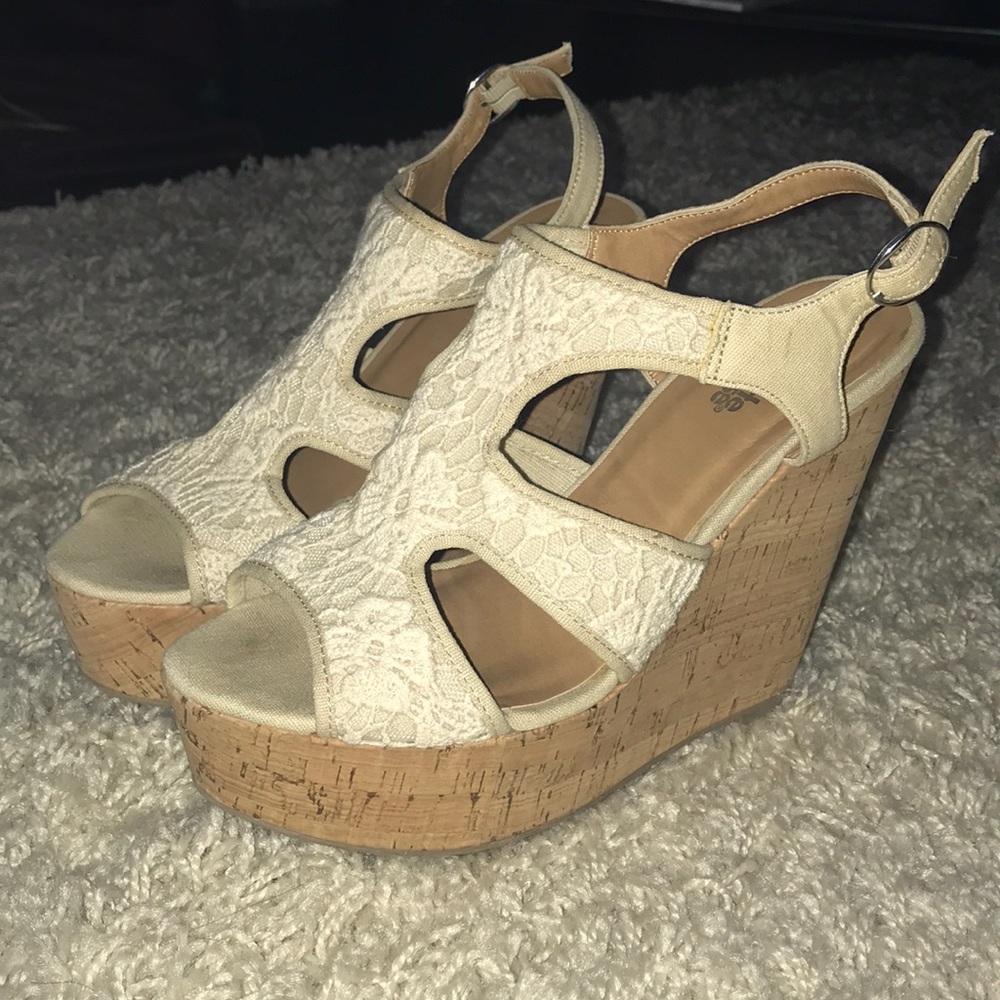 Size 8 crochet wedge, lightly worn
